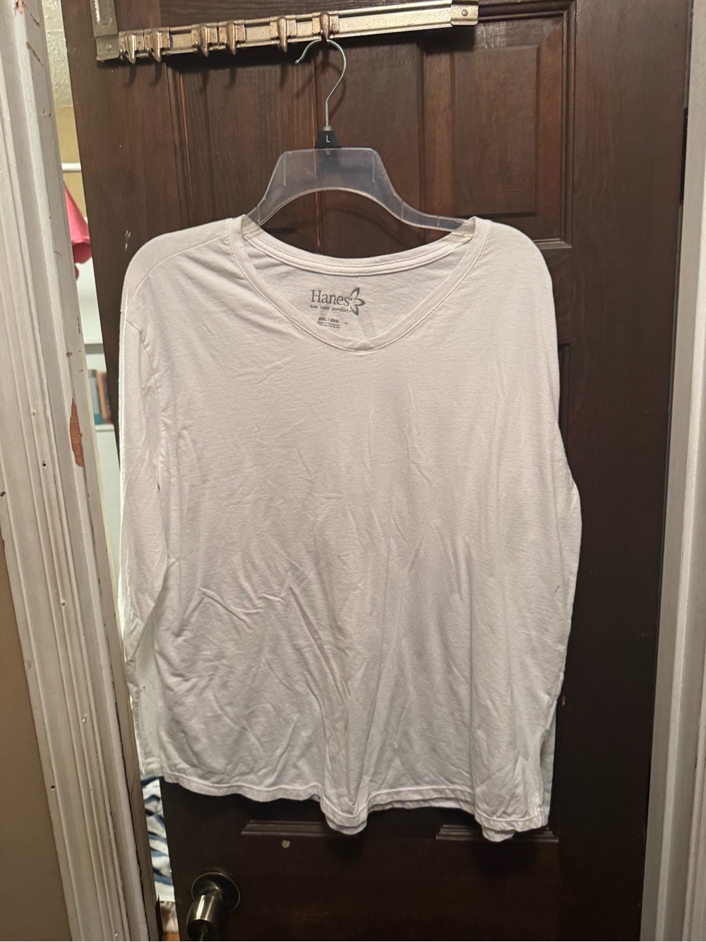 Women’s XXL Hanes White Long Sleeve Crewneck Top